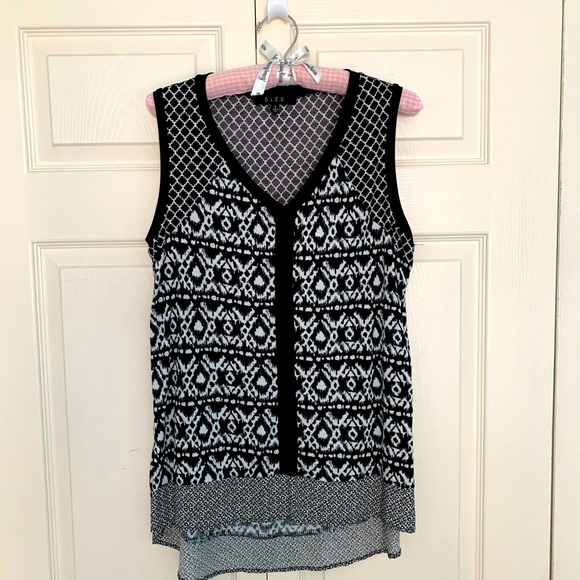 B.L.U.E. Black/White Print Sleeveless V-Neck Top-S - Picture 1 of 10